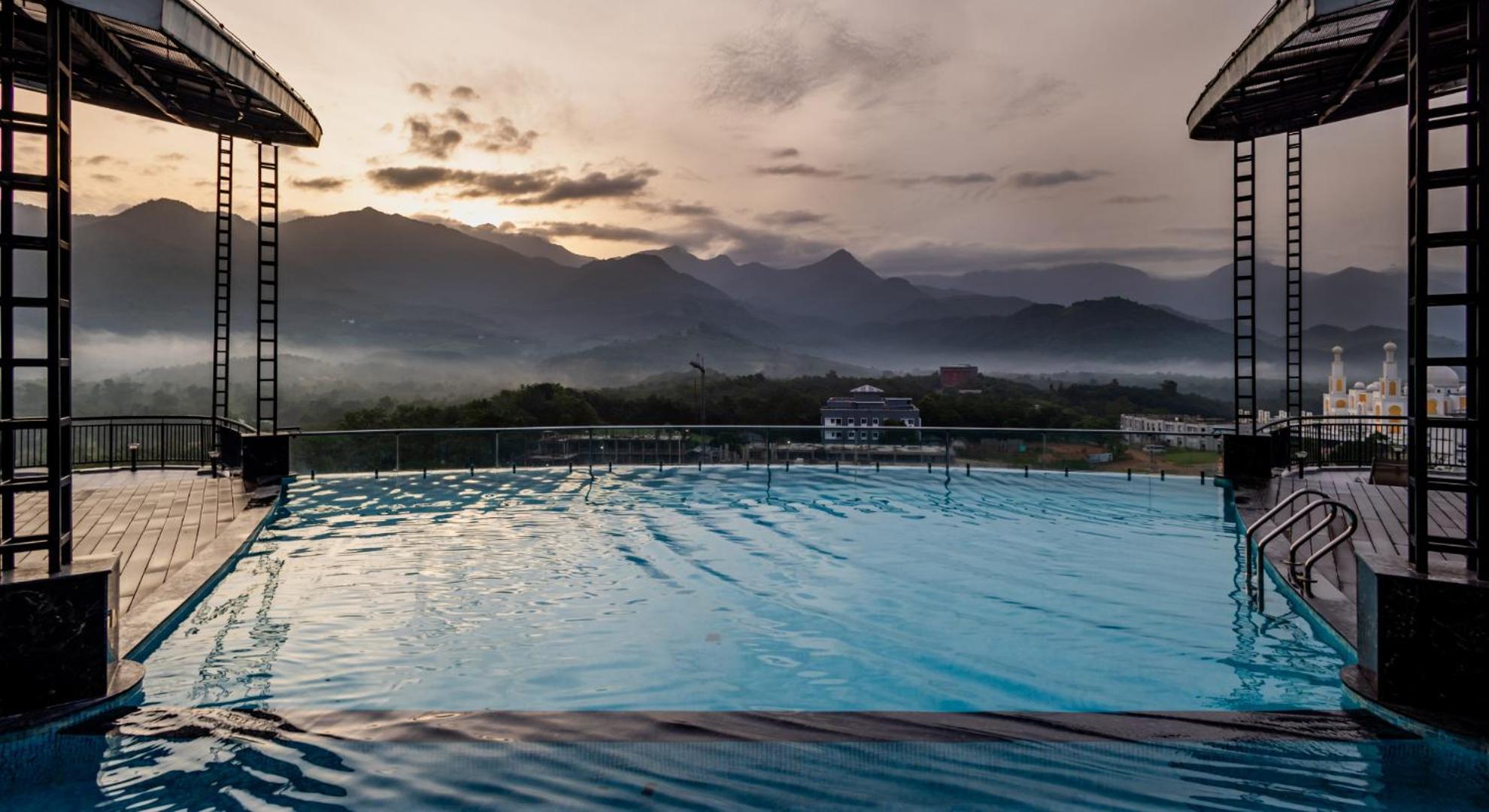 Fezinn Hotel - Best Wayanad Hotel In 2024 Kozhikode Dış mekan fotoğraf